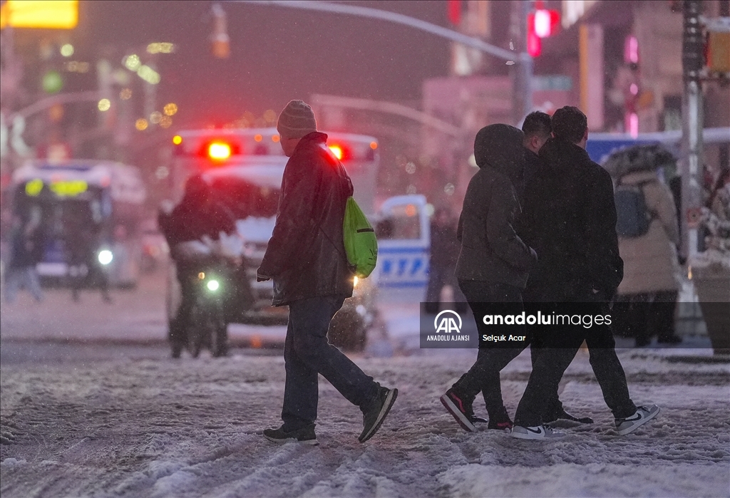New York'ta kar yağışı etkili oldu