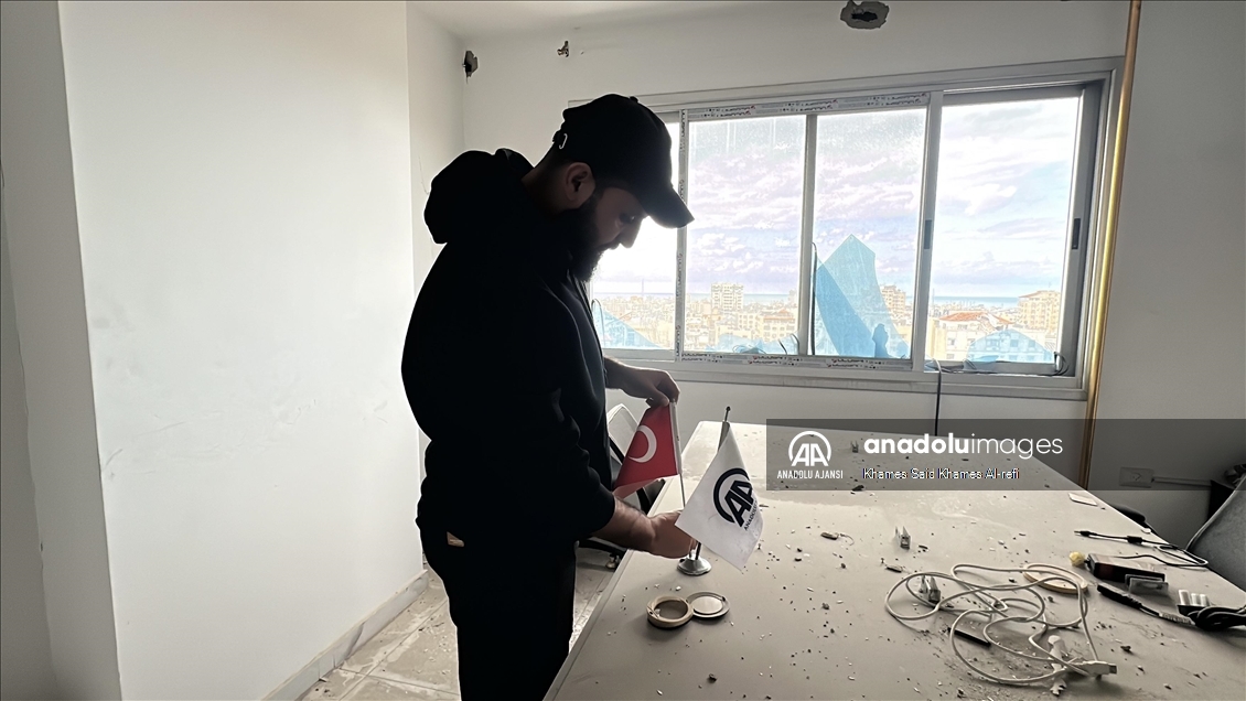 Gazze'deki medya ofislerinin bulunduğu plaza, İsrail'in yıkıcı saldırılarını gözler önüne seriyor