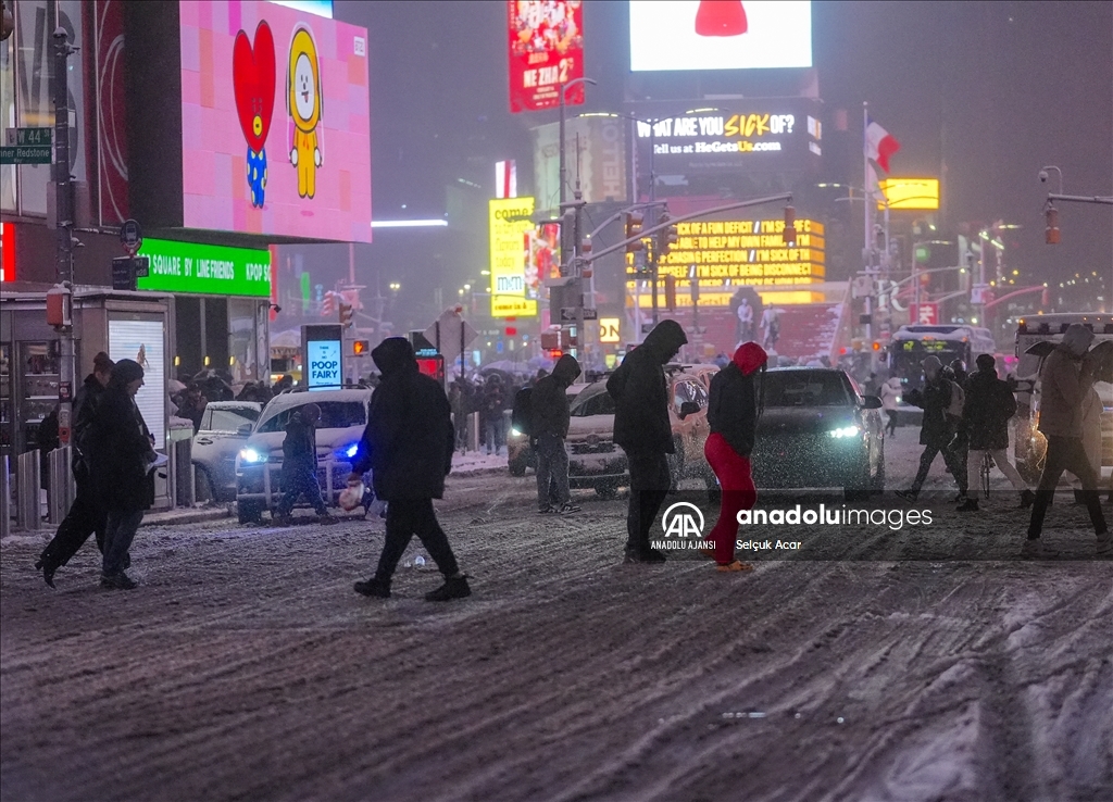 New York'ta kar yağışı etkili oldu