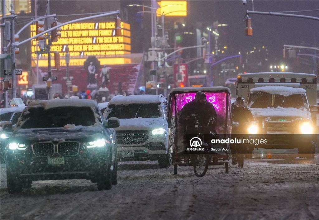 New York'ta kar yağışı etkili oldu