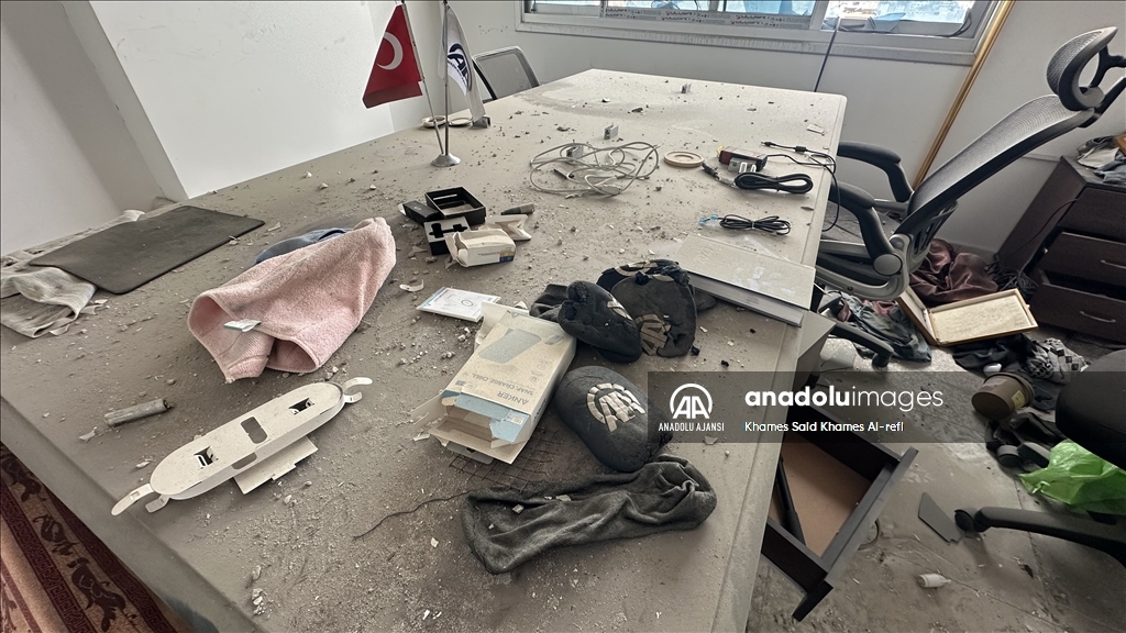 Gazze'deki medya ofislerinin bulunduğu plaza, İsrail'in yıkıcı saldırılarını gözler önüne seriyor