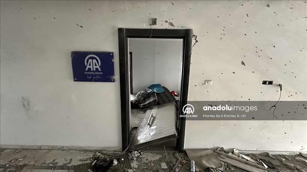 Gazze'deki medya ofislerinin bulunduğu plaza, İsrail'in yıkıcı saldırılarını gözler önüne seriyor