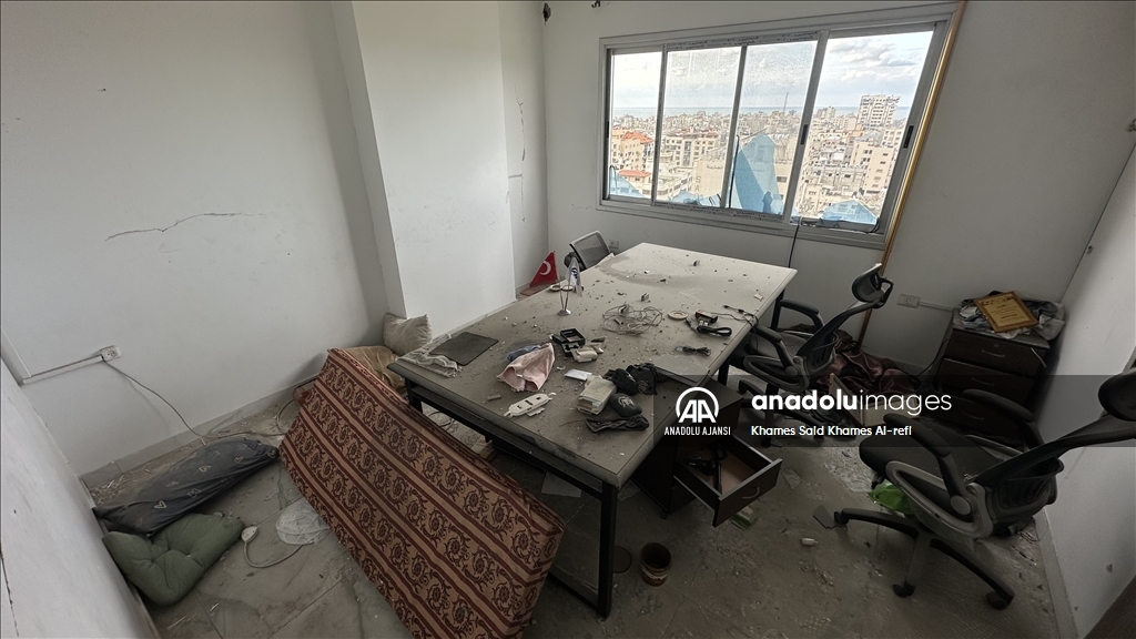 Gazze'deki medya ofislerinin bulunduğu plaza, İsrail'in yıkıcı saldırılarını gözler önüne seriyor