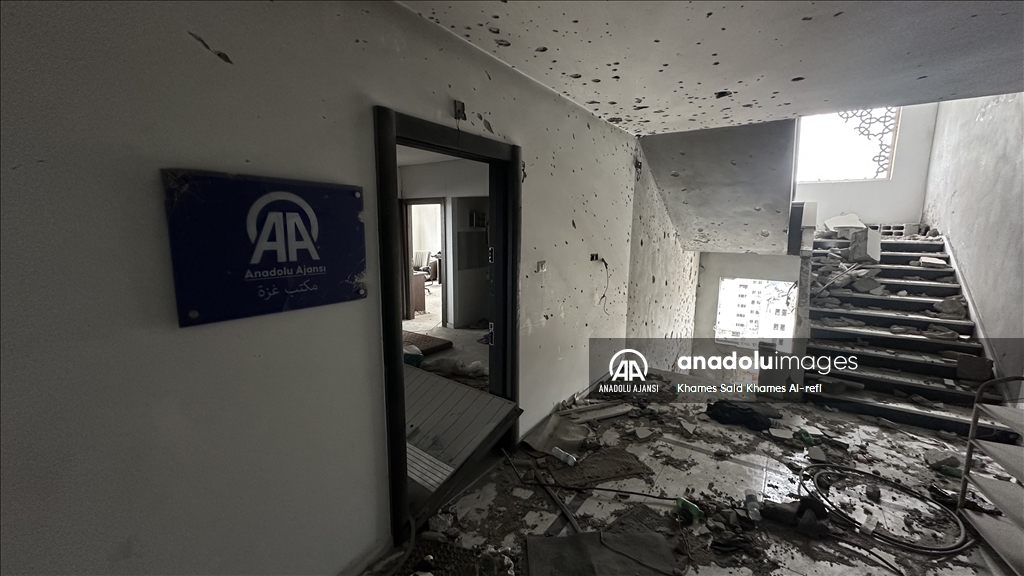 Gazze'deki medya ofislerinin bulunduğu plaza, İsrail'in yıkıcı saldırılarını gözler önüne seriyor