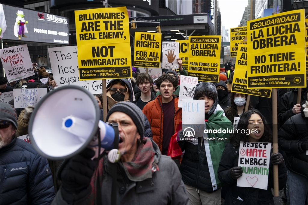 Times Meydanı’nda Başkan Trump'ın göçmen politikası protesto edildi