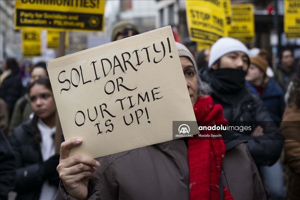 Times Meydanı’nda Başkan Trump'ın göçmen politikası protesto edildi