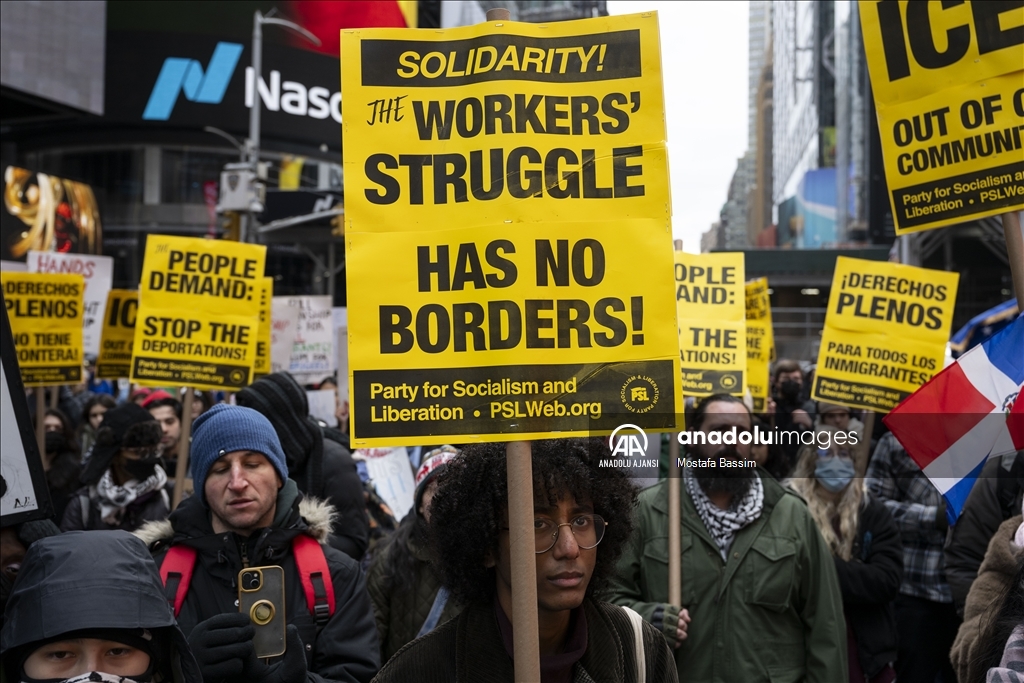 Times Meydanı’nda Başkan Trump'ın göçmen politikası protesto edildi