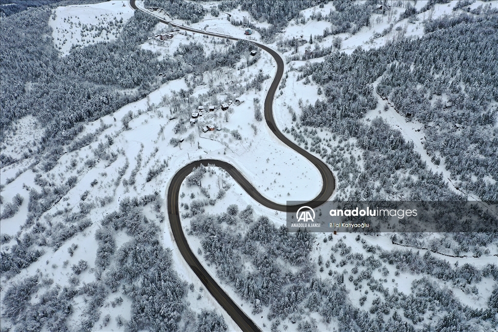 Kastamonu'da kar yağışının ardından oluşan manzara dron ile görüntülendi