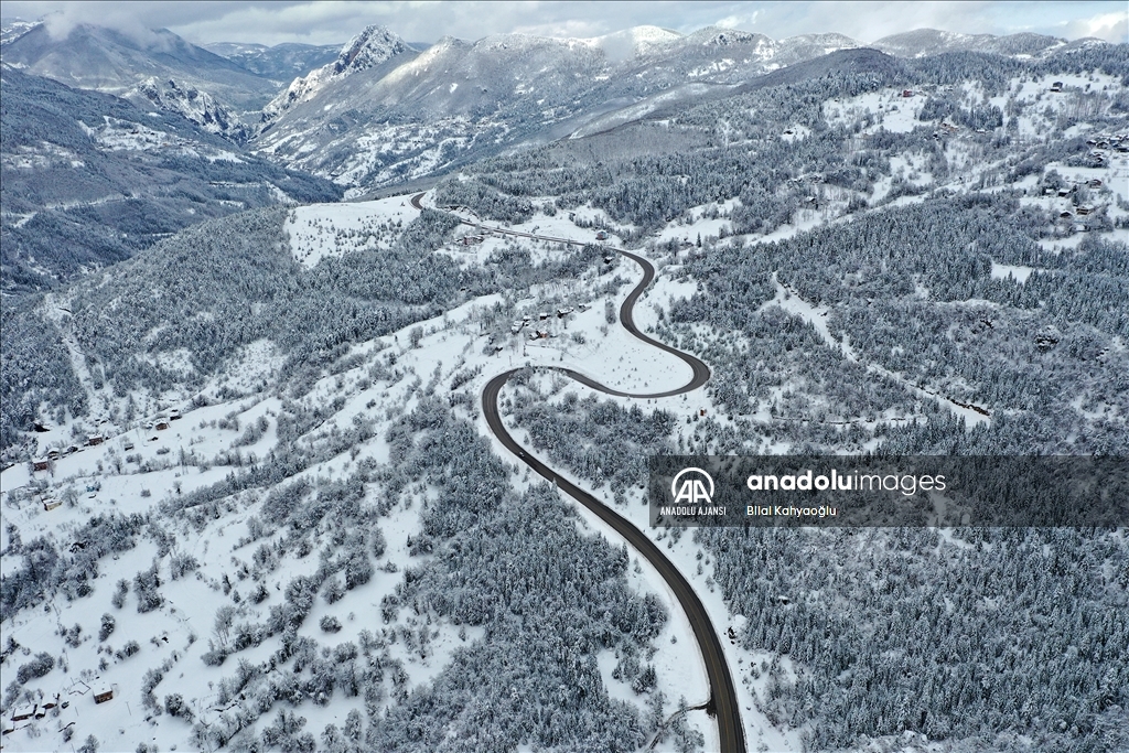 Kastamonu'da kar yağışının ardından oluşan manzara dron ile görüntülendi