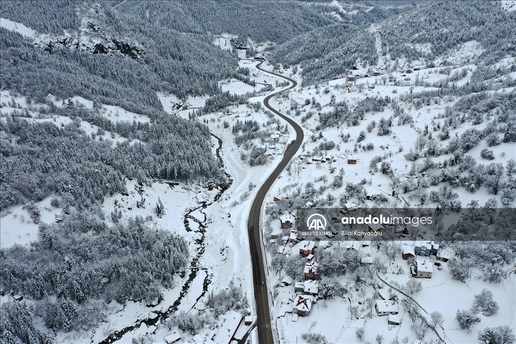 Kastamonu'da kar yağışının ardından oluşan manzara dron ile görüntülendi