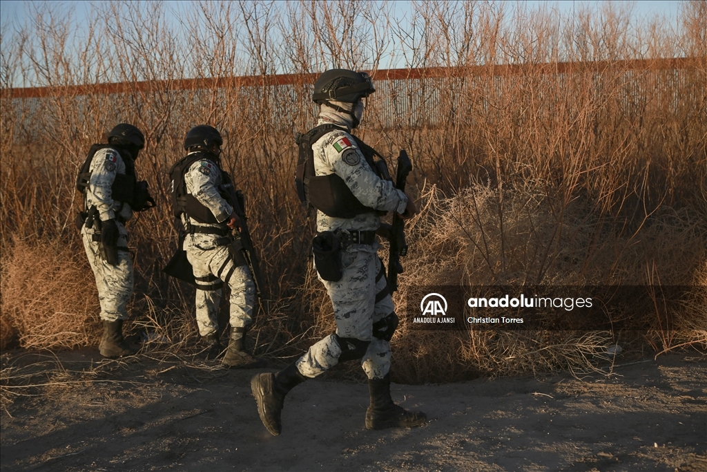 Meksika'nın gümrük vergisi duraklamasının ardından ABD sınırına gönderdiği askerler devriye gezmeye başladı