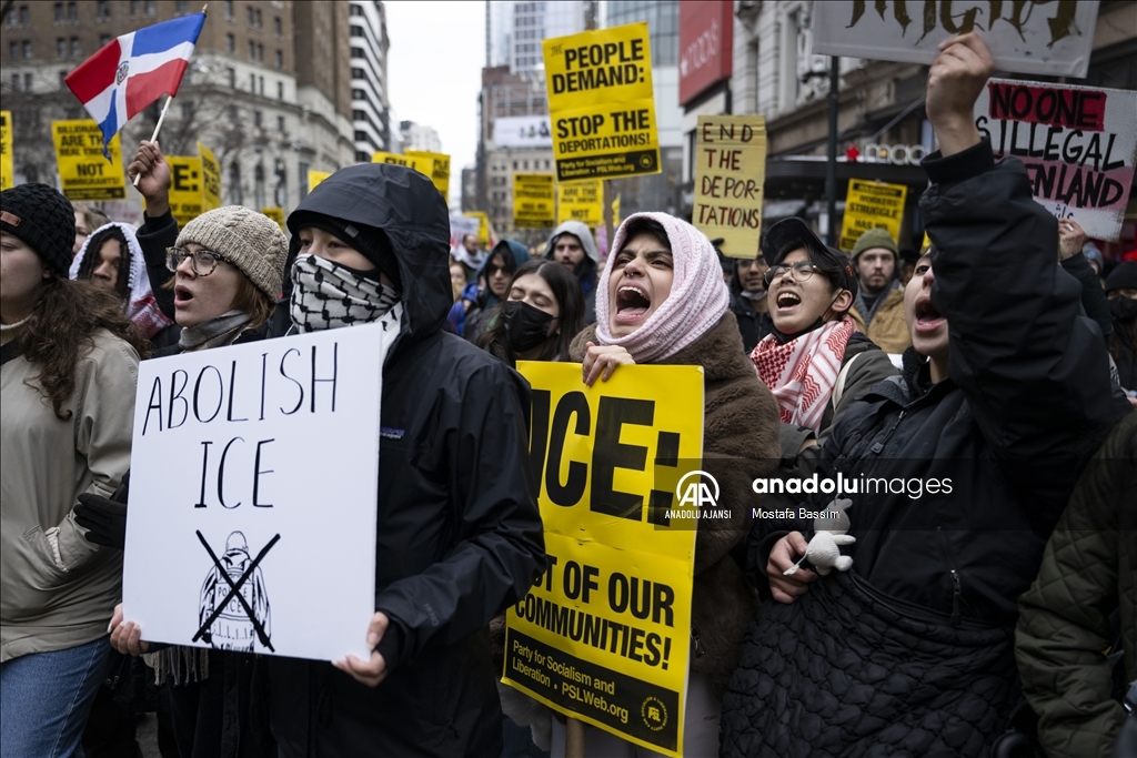 Times Meydanı’nda Başkan Trump'ın göçmen politikası protesto edildi