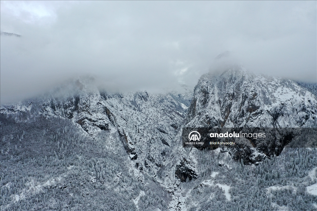 Kastamonu'da kar yağışının ardından oluşan manzara dron ile görüntülendi