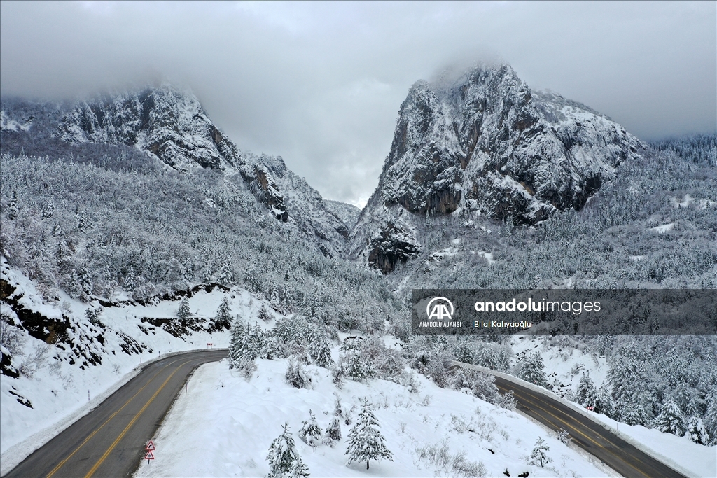 Kastamonu'da kar yağışının ardından oluşan manzara dron ile görüntülendi
