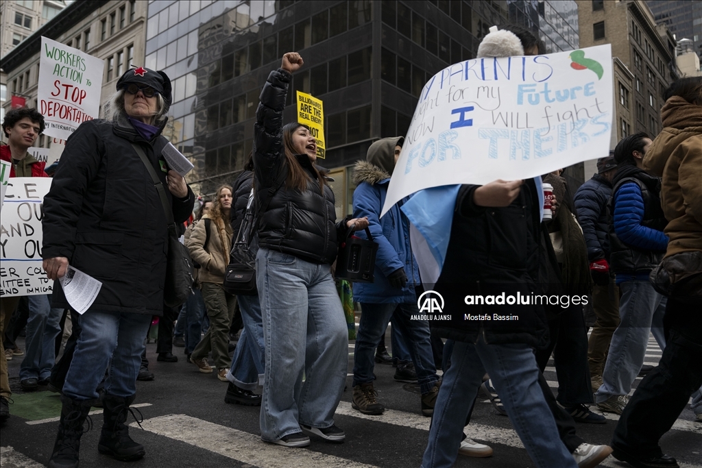 Times Meydanı’nda Başkan Trump'ın göçmen politikası protesto edildi
