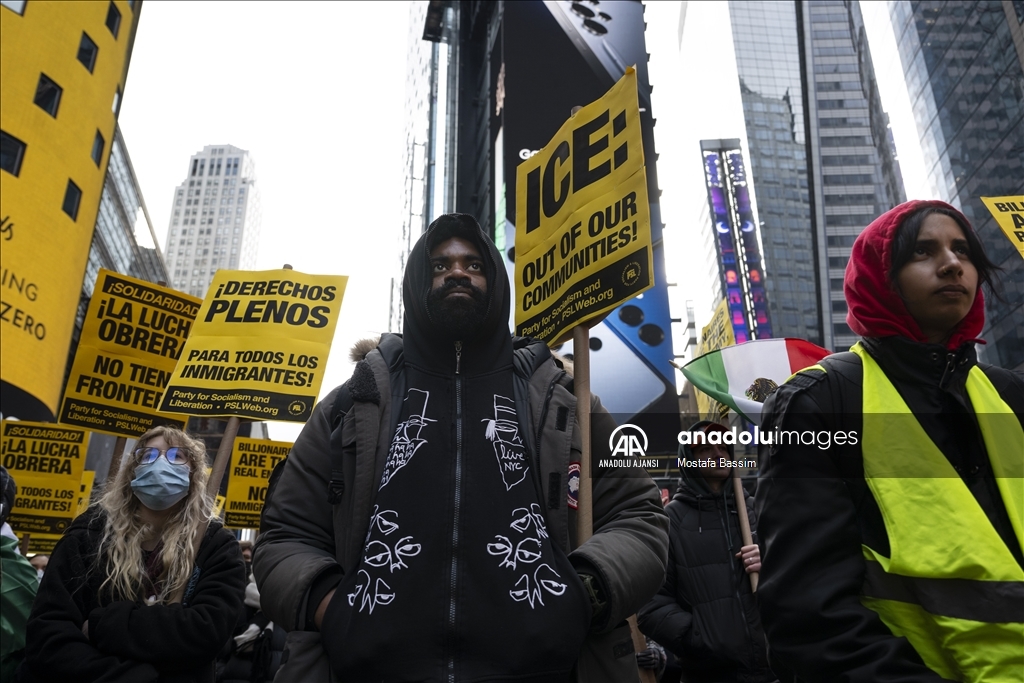 Times Meydanı’nda Başkan Trump'ın göçmen politikası protesto edildi