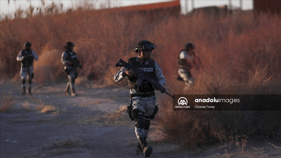 Meksika'nın gümrük vergisi duraklamasının ardından ABD sınırına gönderdiği askerler devriye gezmeye başladı