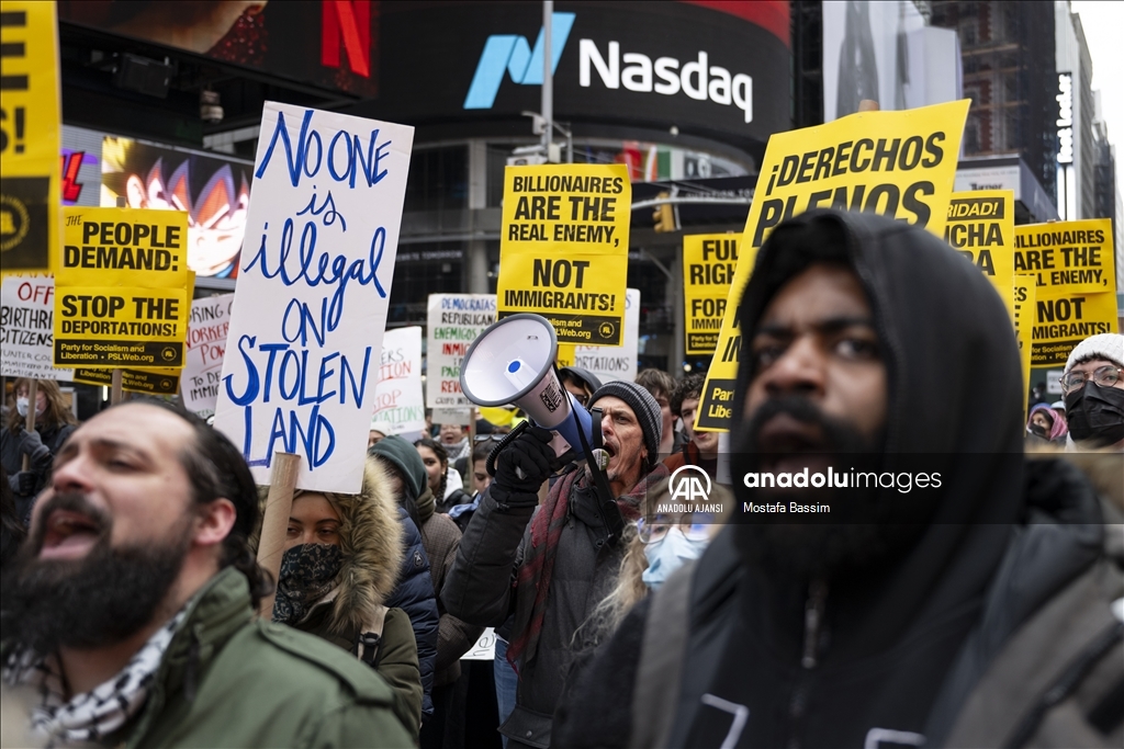 Times Meydanı’nda Başkan Trump'ın göçmen politikası protesto edildi
