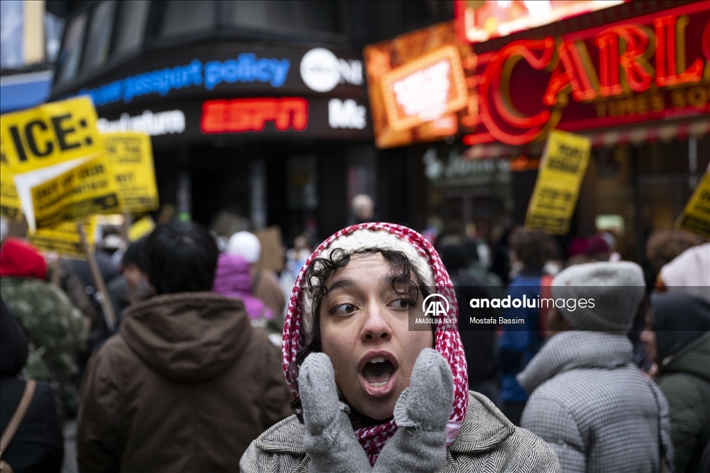 Times Meydanı’nda Başkan Trump'ın göçmen politikası protesto edildi
