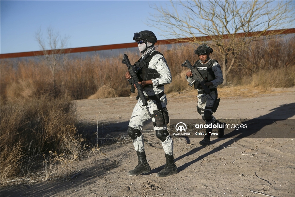 Meksika'nın gümrük vergisi duraklamasının ardından ABD sınırına gönderdiği askerler devriye gezmeye başladı