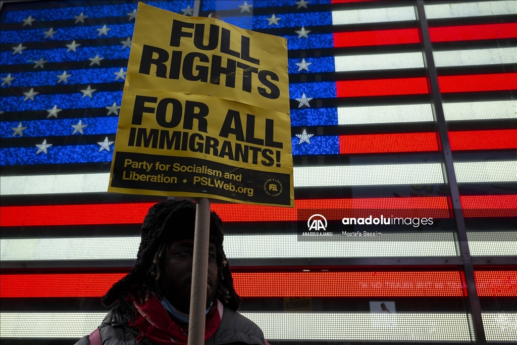 Times Meydanı’nda Başkan Trump'ın göçmen politikası protesto edildi