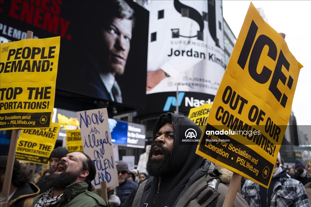 Times Meydanı’nda Başkan Trump'ın göçmen politikası protesto edildi