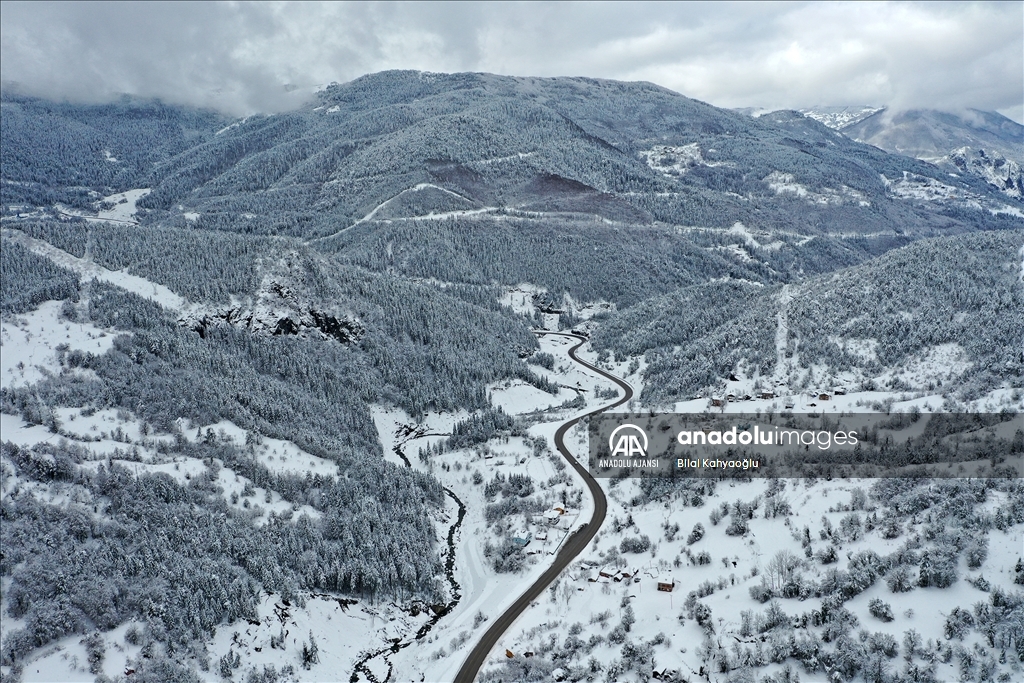 Kastamonu'da kar yağışının ardından oluşan manzara dron ile görüntülendi