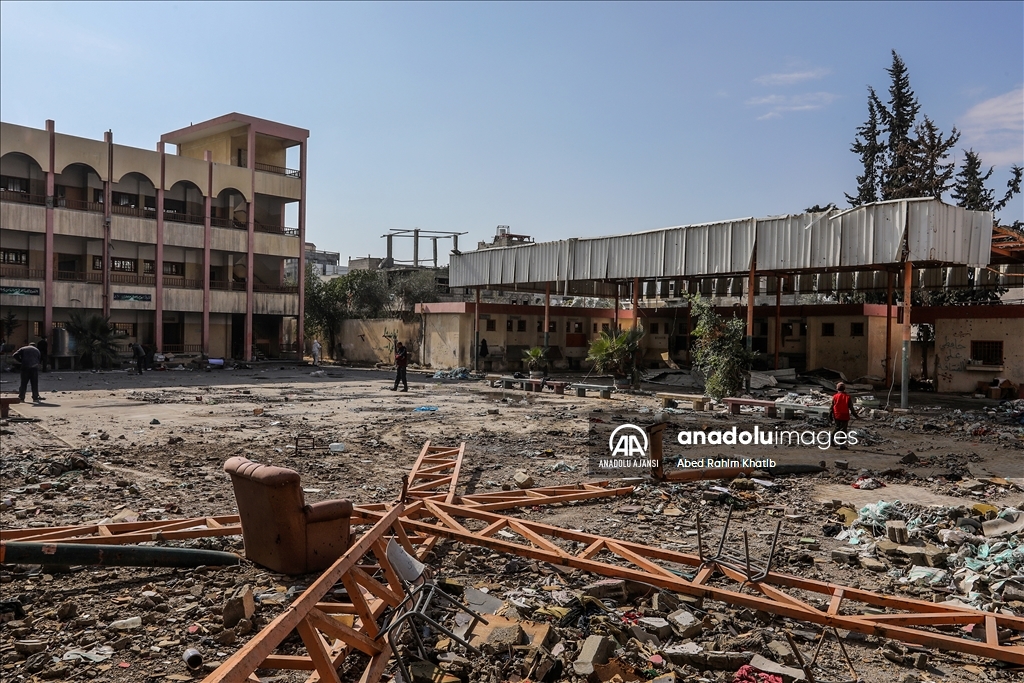 Ateşkesin ardından Gazze'deki okullar, eğitimin yeniden başlaması için onarılıyor