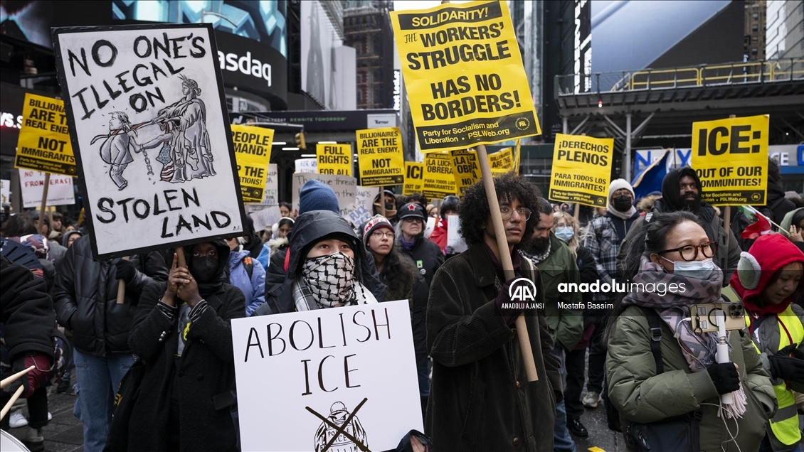 Times Meydanı’nda Başkan Trump'ın göçmen politikası protesto edildi