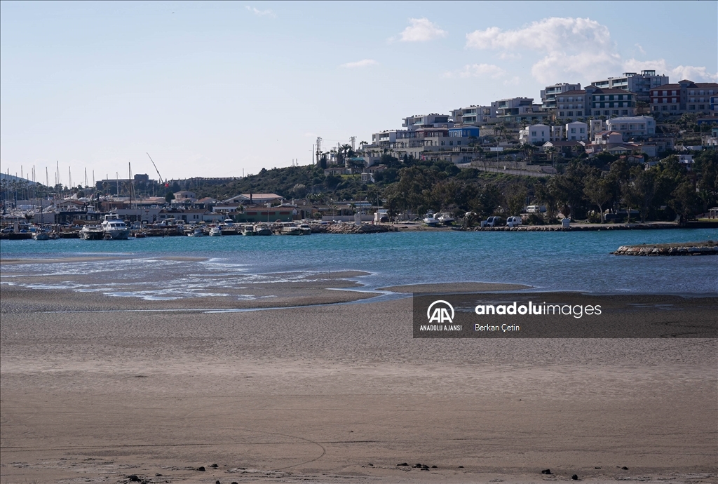 Çeşme'de deniz yaklaşık 300 metre çekildi