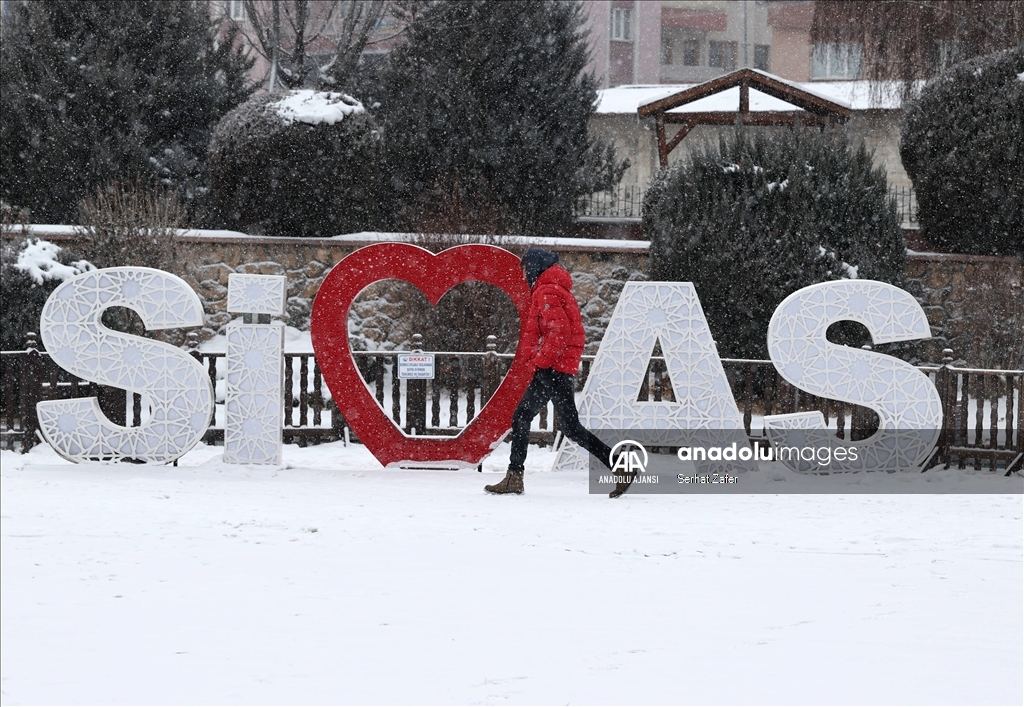Sivas'ta kar etkili oluyor