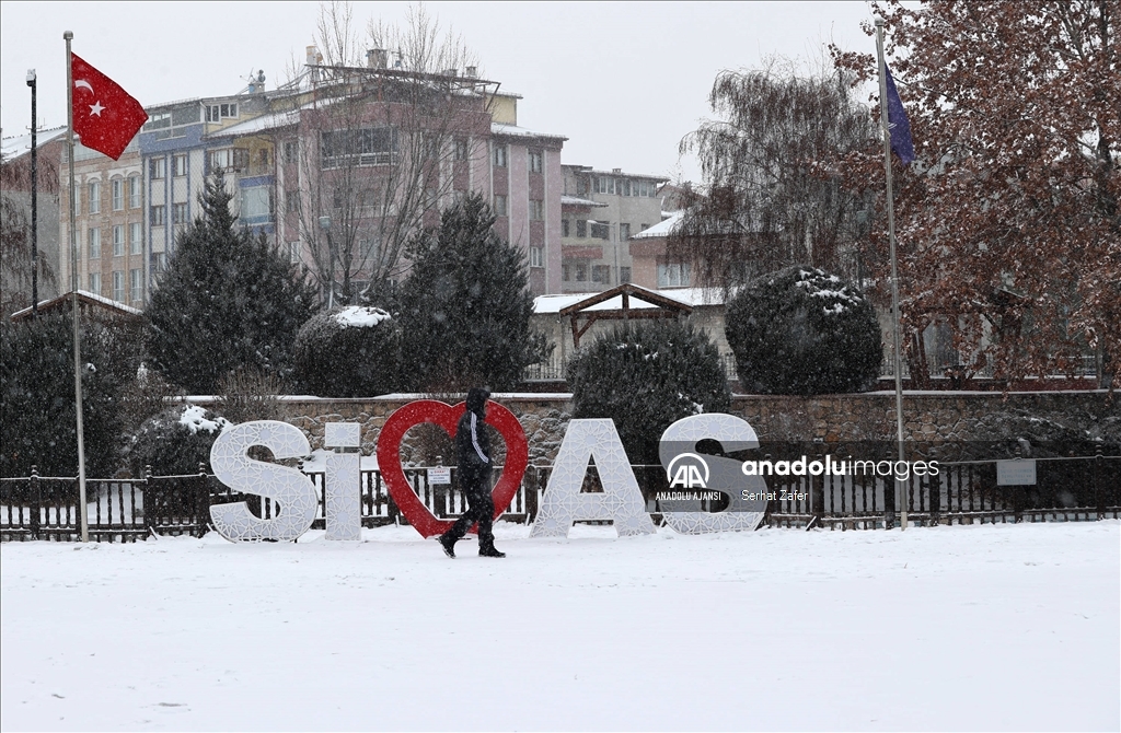 Sivas'ta kar etkili oluyor