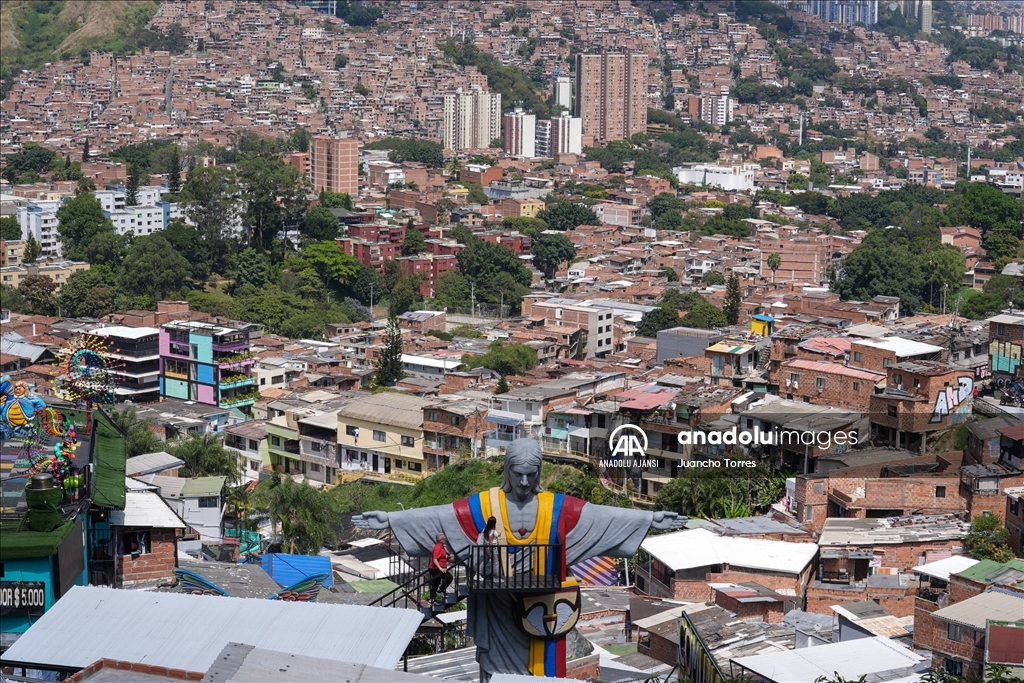 Medellin’de Latin Amerika’nın en büyük 3D baskılı heykeli ziyaretçilerin ilgisini çekiyor