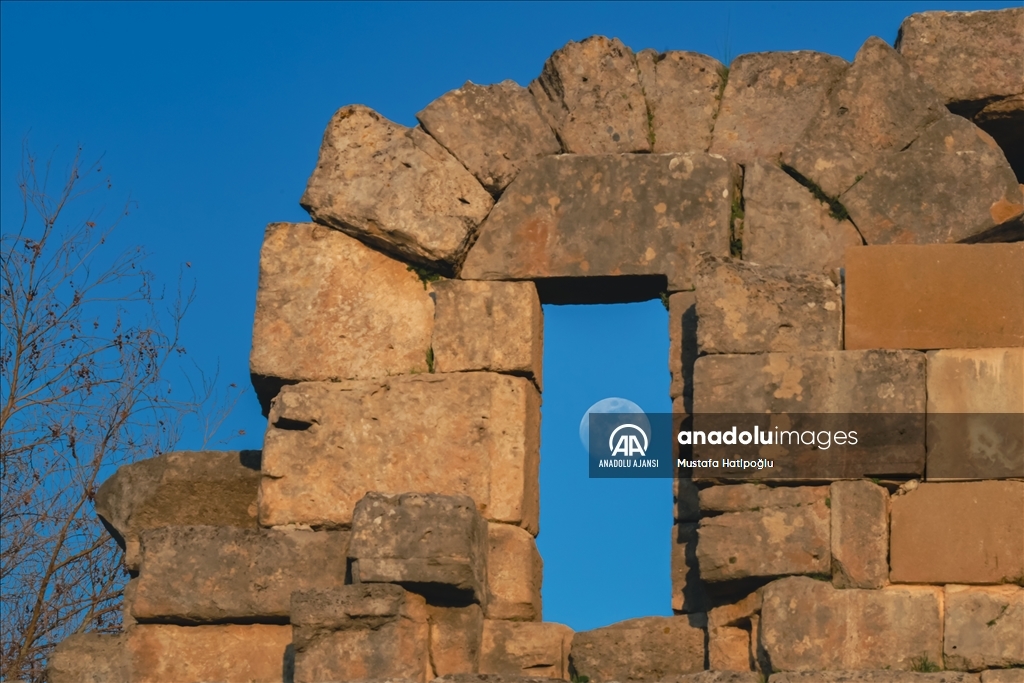 Side Antik Kenti ay ile görüntülendi