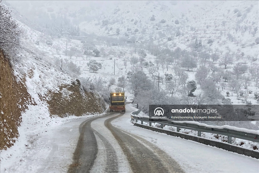 Kahramanmaraş'ta kar nedeniyle 66 mahalleye ulaşım sağlanamıyor