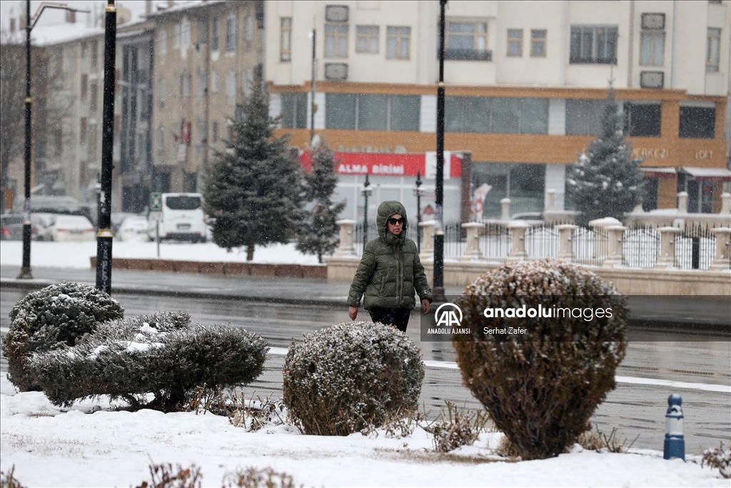 Sivas'ta kar etkili oluyor