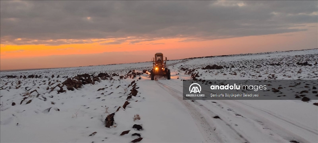 Şanlıurfa'da kardan kapanan 250 kilometre yol ulaşıma açıldı