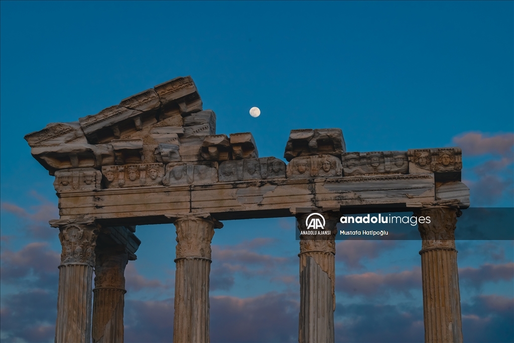 Side Antik Kenti ay ile görüntülendi