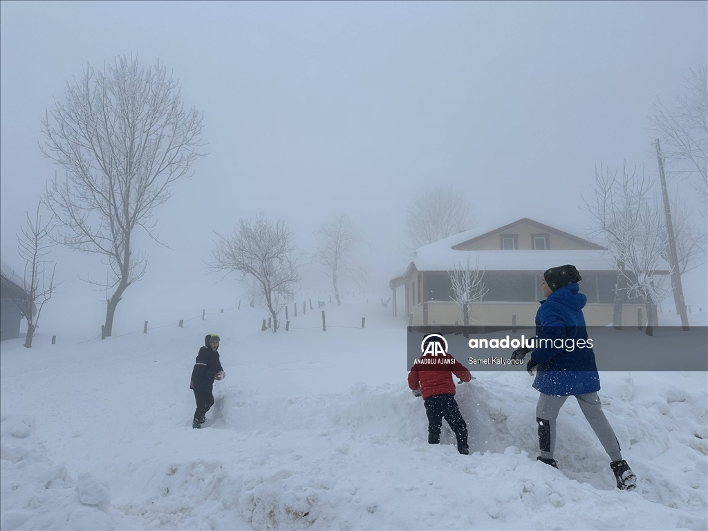 Düzce'deki Yanık Yaylası karla kaplandı