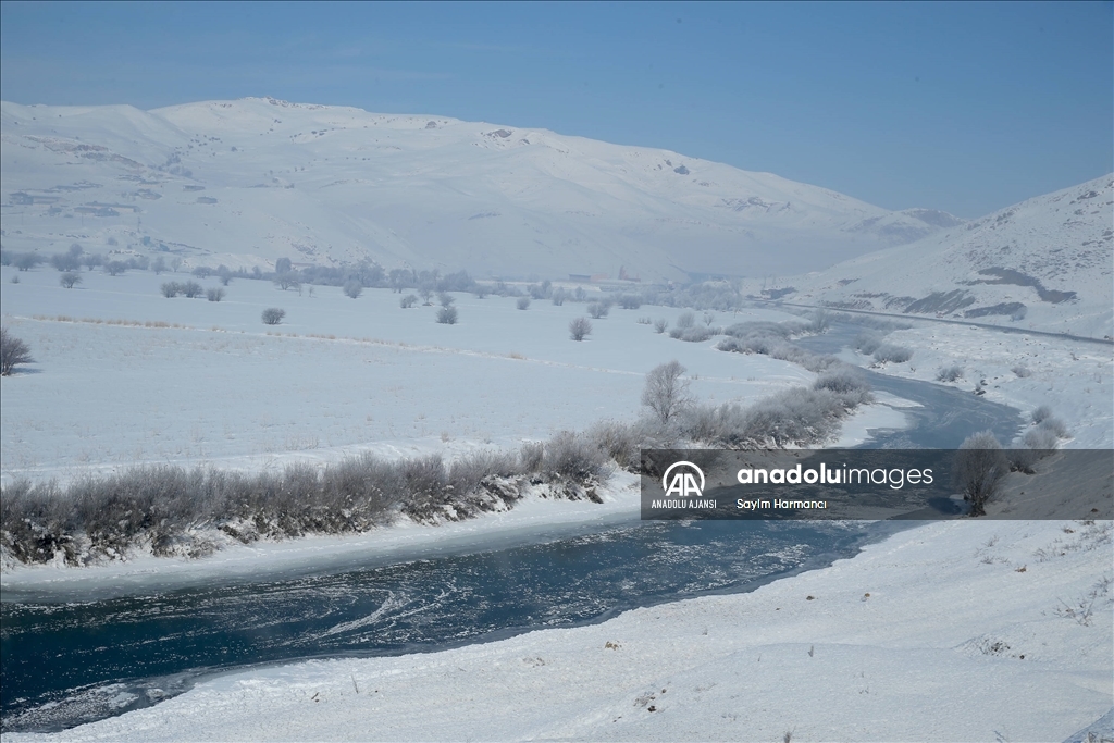 Hakkari'de soğuk hava etkili oldu