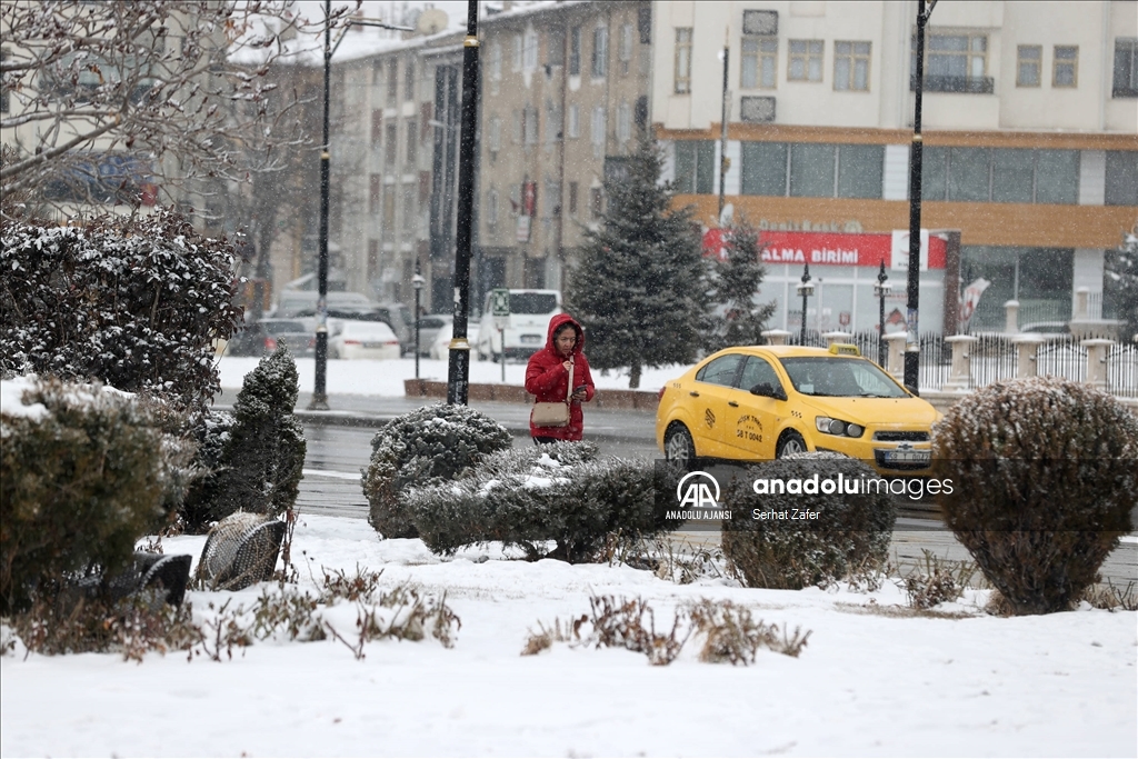 Sivas'ta kar etkili oluyor