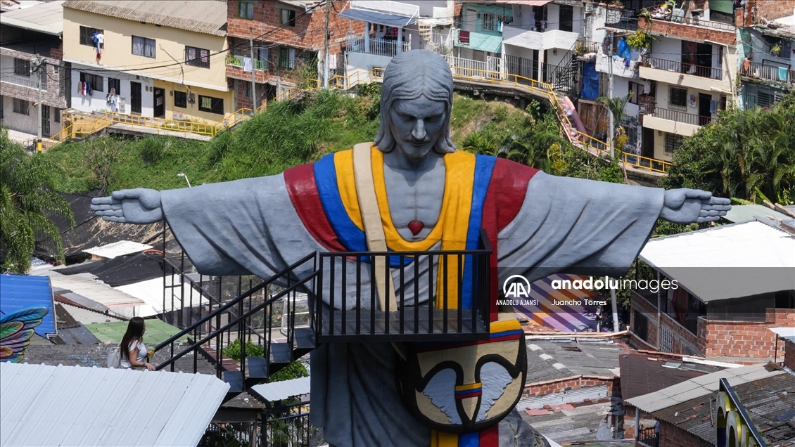 Medellin’de Latin Amerika’nın en büyük 3D baskılı heykeli ziyaretçilerin ilgisini çekiyor