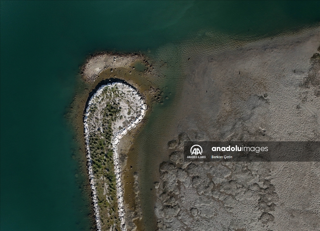 Çeşme'de deniz yaklaşık 300 metre çekildi