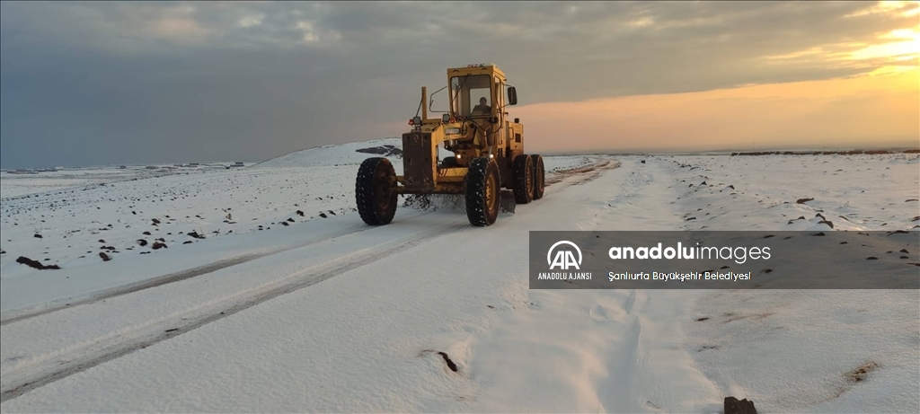Şanlıurfa'da kardan kapanan 250 kilometre yol ulaşıma açıldı