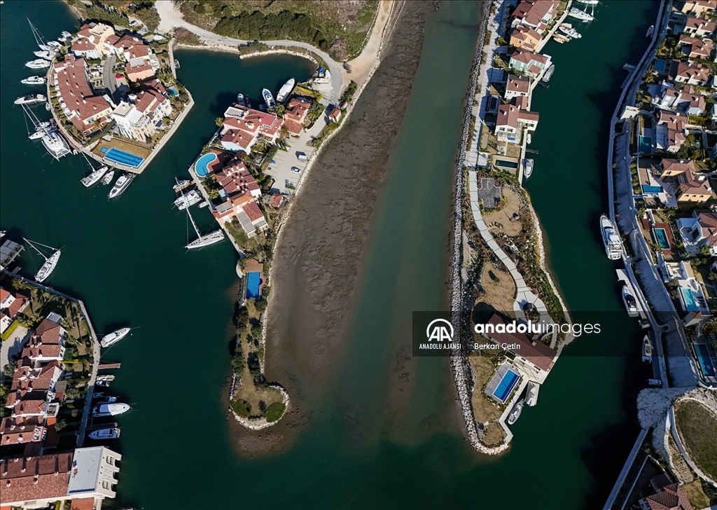 Çeşme'de deniz yaklaşık 300 metre çekildi