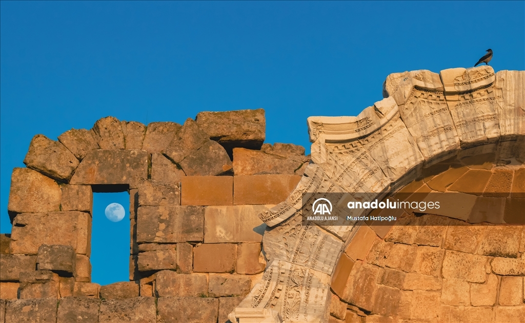 Side Antik Kenti ay ile görüntülendi