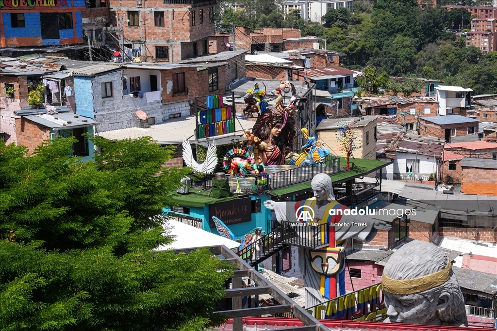 Medellin’de Latin Amerika’nın en büyük 3D baskılı heykeli ziyaretçilerin ilgisini çekiyor