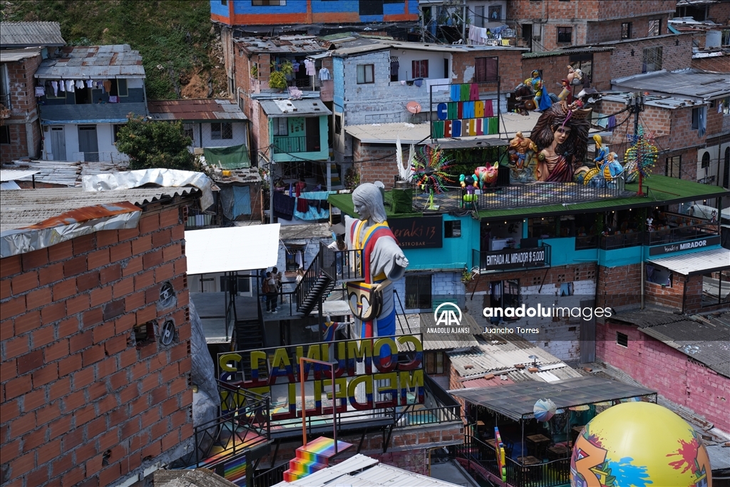 Medellin’de Latin Amerika’nın en büyük 3D baskılı heykeli ziyaretçilerin ilgisini çekiyor