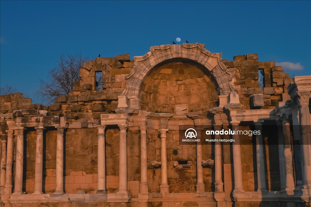 Side Antik Kenti ay ile görüntülendi