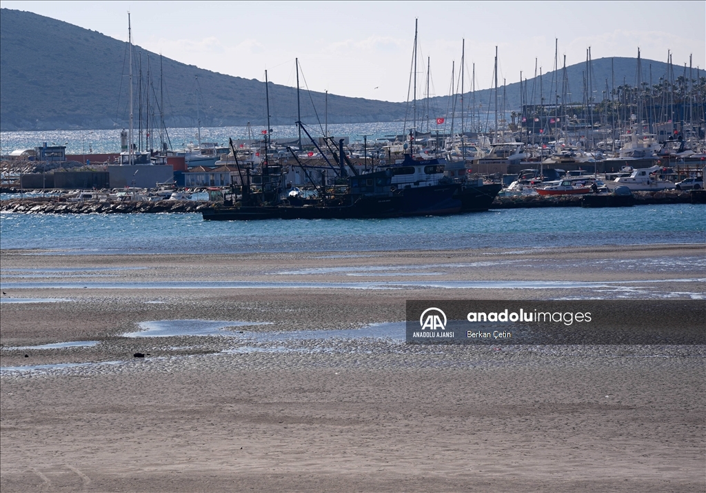 Çeşme'de deniz yaklaşık 300 metre çekildi